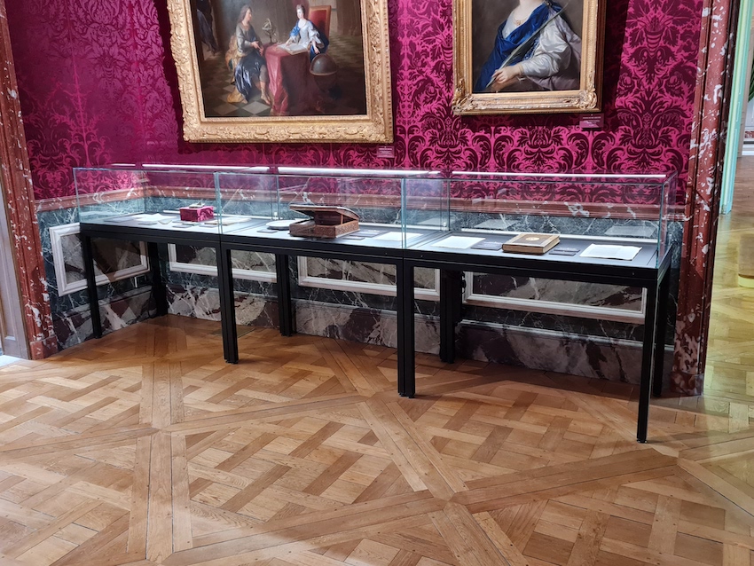 https://preprod.promuseum.eu/storage/news/79/musee-de-sceaux-vitrines-tables-expoprotect-et-tiges-juliette-bourdillon-3.jpg